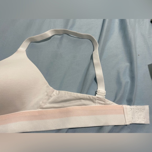 🙌🤩🤩Hanes No Wire White and Pink with Removable Straps Under Tee Shirt Bra - Picture 2 of 7